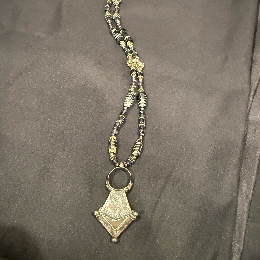 Tuareg Silver and Agate Tanfouk Necklace, Moroccan Berber Necklace Tribal - Picture 3 of 12